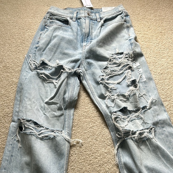 American Eagle highest rise baggy size 2 short - Picture 2 of 6